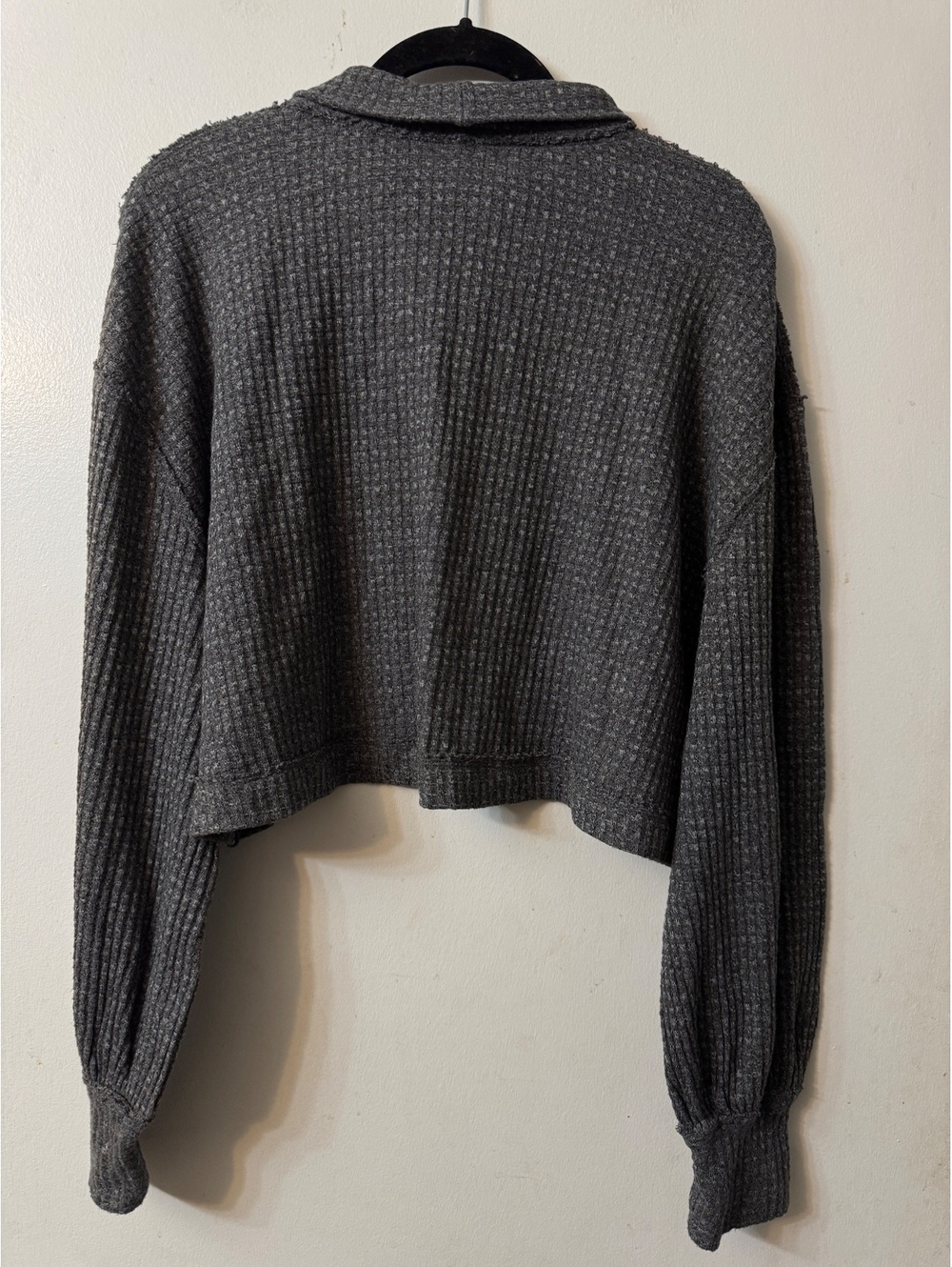 Free People charcoal gray waffle-knit turtleneck cropped top Size Medium - Picture 2 of 4